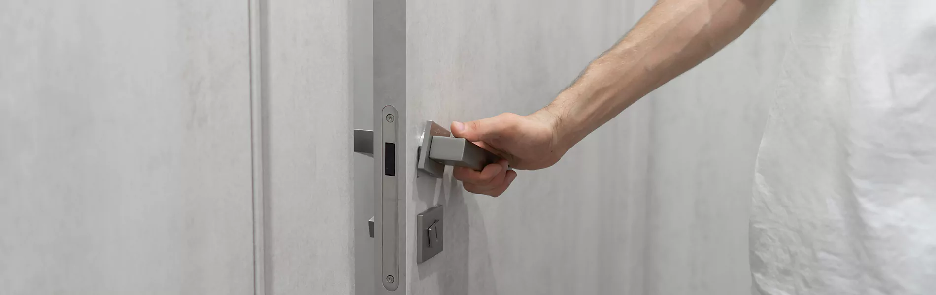 Push to Lock Door Maple - Push to Lock Door Installation